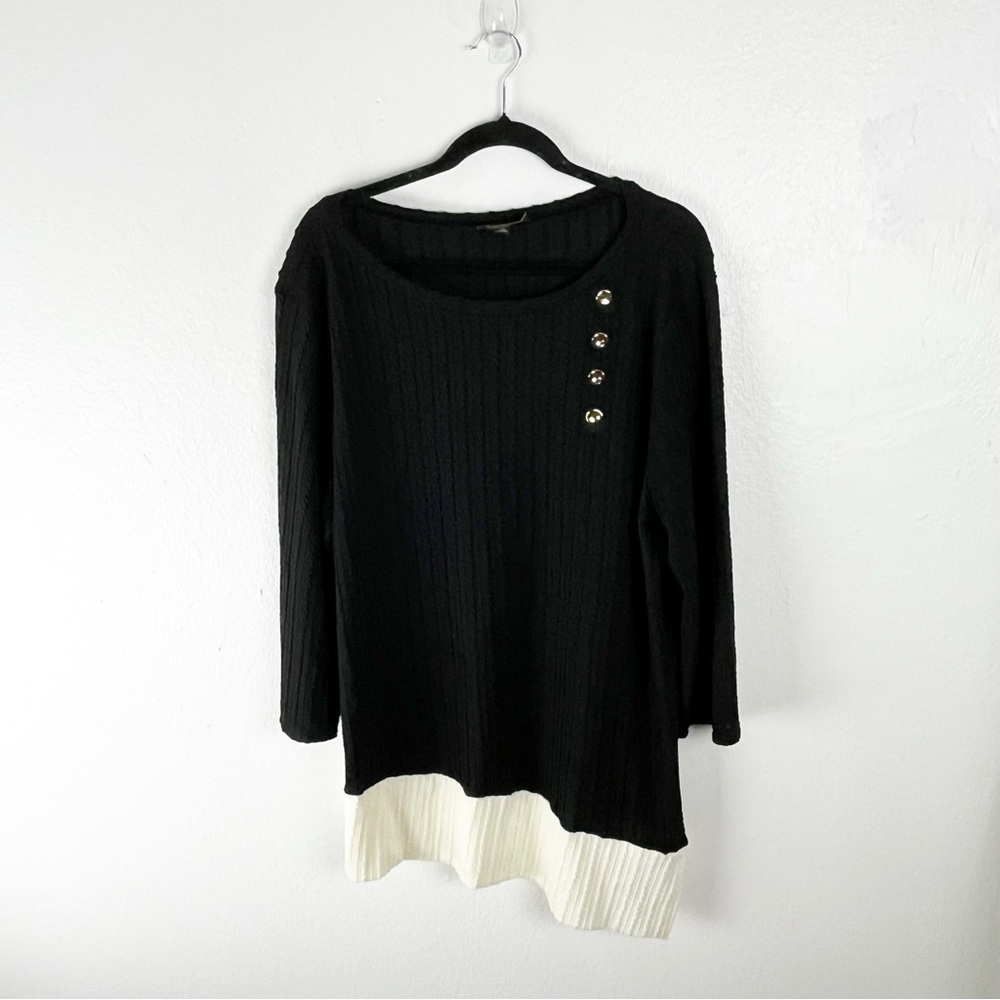 SUZANNE BETRO Black Long Sleeves Accent Button White Asymmetrical Hem Tunic 1X